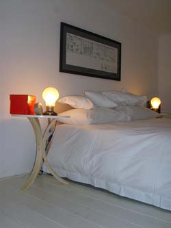 2 person classic apartment with king bed, and private facilities (shower)